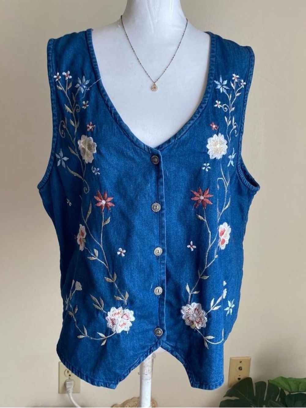 Vintage blue denim embroidered floral vest - Picture 6 of 9